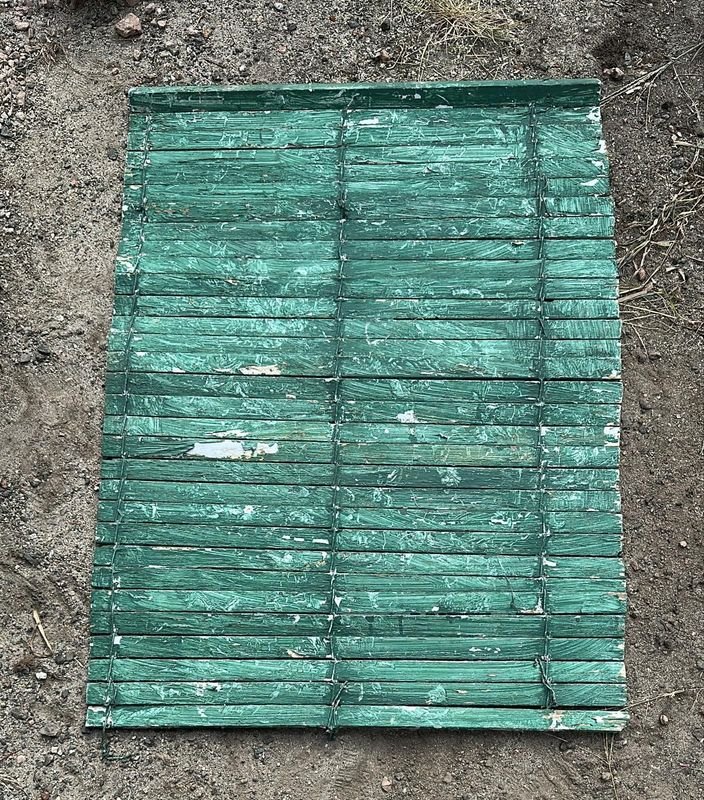 Muebles de Madera Verdes con Pintura Descascarada - imagen 2
