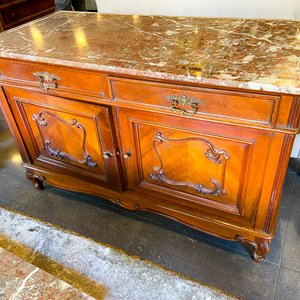 Mueble Aparador Antiguo con Mármol y Detalles Tallados - imagen 1