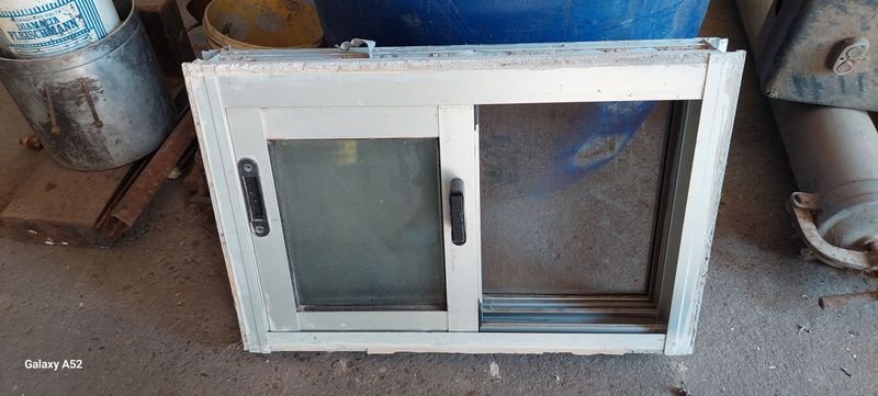 Ventana antigua de aluminio para decoración - imagen 4