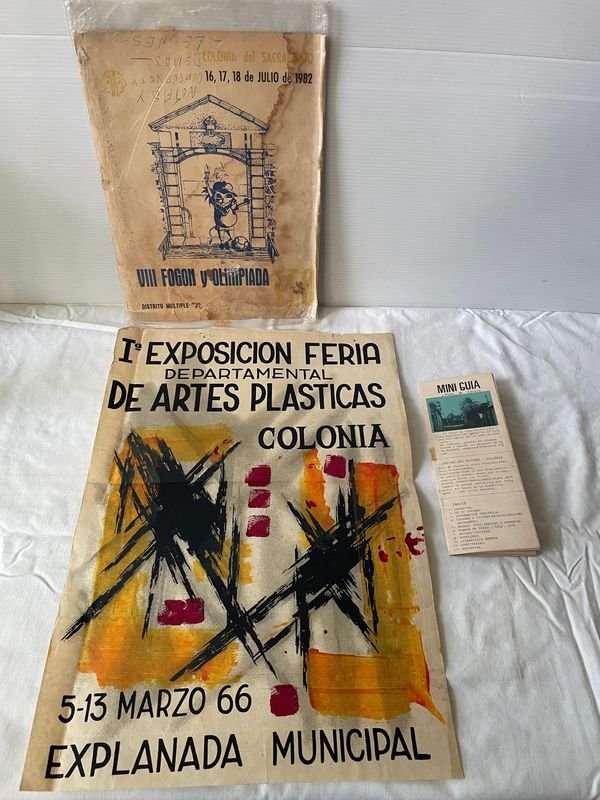 Lote de Colección: Afiche "1ª Exposición Feria Departamental de Artes Plásticas Colonia", Mini Guía de Colonia y Libro "Fogon y Olimpiada" - imagen 1