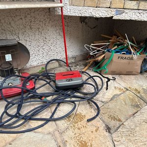 Estufa a Kerosene, Aspiradora Manual, Manguera y Lote de Perchas - imagen 3