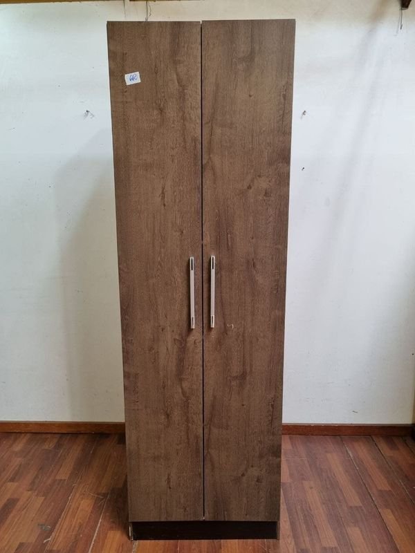 Mueble de Guardado Alto con Estantes Interiores