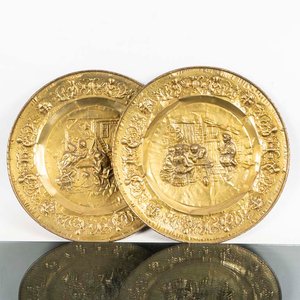 Lote anterior: Par de Platos de Bronce Repujado con Escenas