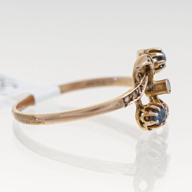 Anillo de oro con diamantes y piedras azules - imagen 2