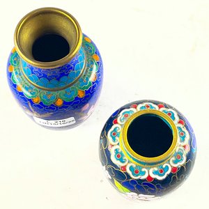 Dos Floreros Chinos Bronce Cloisonné Azul Floral 8 y 10.5 cm - imagen 2