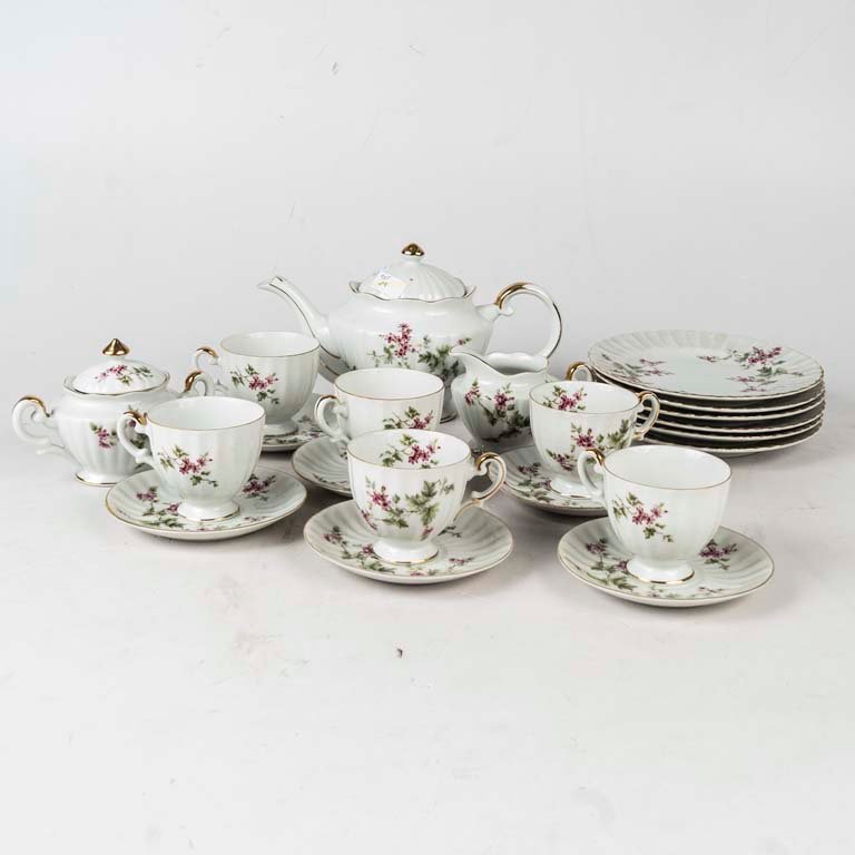 21 Pzas té y lunch porcelana japonesa Saji China. diseño floral borde dorado. Medidas: 8x8 cm