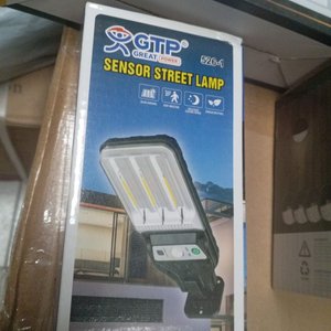 Lote siguiente: Lámpara Solar GTP 526-1 con Control para Exteriores