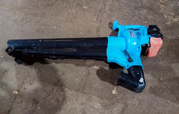 Soplador de Hojas a Nafta Hyundai HYVB300B