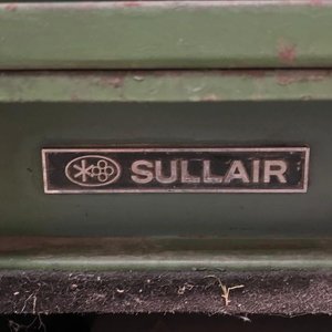 Compresor Industrial a Tornillo Sullair con Gabinete Metálico - imagen 5