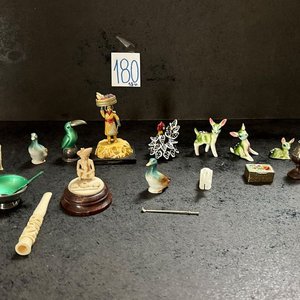 Lote anterior: Lote de 15 Mini Adornos Antiguos: Porcelana, Yeso y Loza