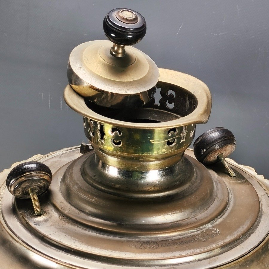 Samovares y objetos decorativos de metal - imagen 12