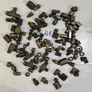 Lote de 100 Piezas de Conexiones y Accesorios de Bronce - imagen 1