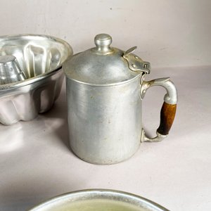 Juego de 6 Piezas de Aluminio: Cucharón, Flaneras y Tetera Vintage - imagen 2