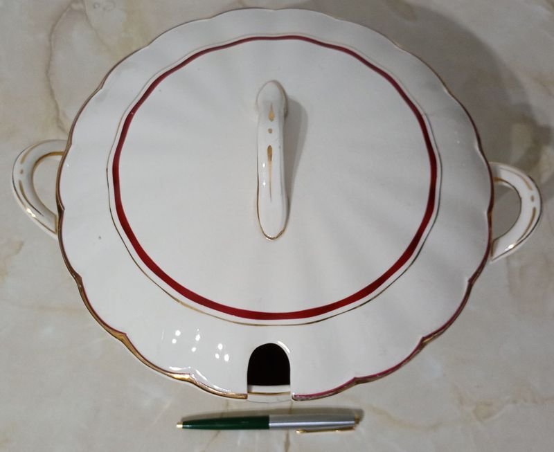 Porcelana INGLESA CREAMPETAL GRINDLEY - Guisera (grande) con diseño ornamentado