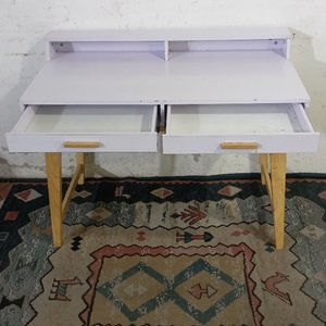 Escritorio Moderno Blanco con Estante Superior y Dos Cajones - imagen 5