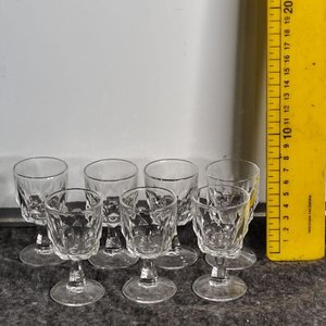 Lote siguiente: Set de 7 Copitas de Cristal Labrado Estilo Francés