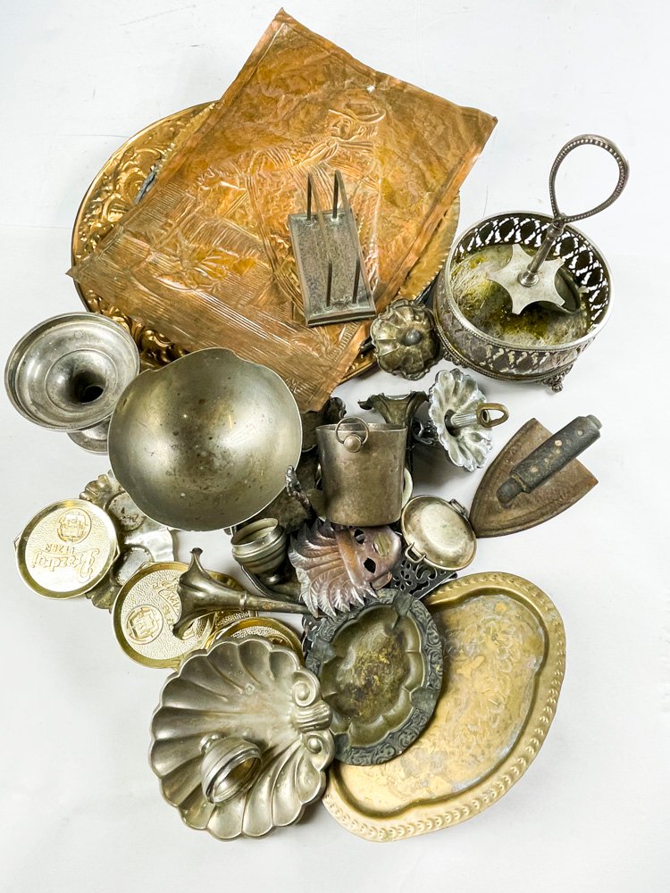 Lote de metales antiguos con detalles - imagen 2