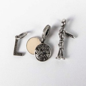 Tres Dijes de Plata con Diseños Variados - imagen 1