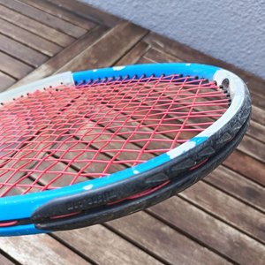 Raqueta de tenis marca Wilson N5,3 HY Brid, con encordado y grip colocado; usada, con desgaste propio del uso. - imagen 11