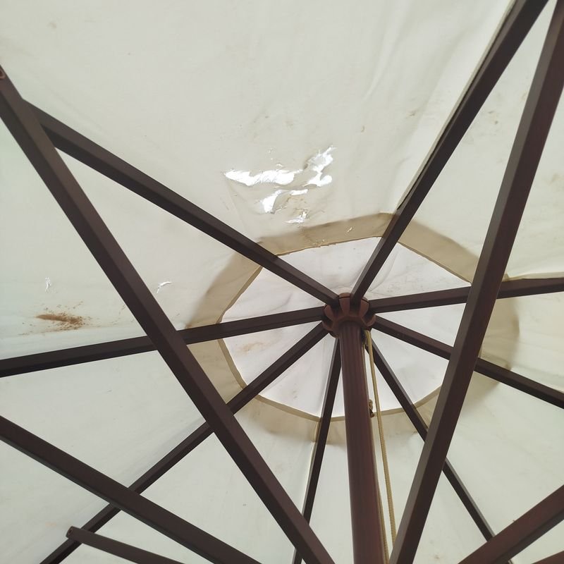 Sombra de Tela con Estructura en Madera y Logo ITAU - imagen 3