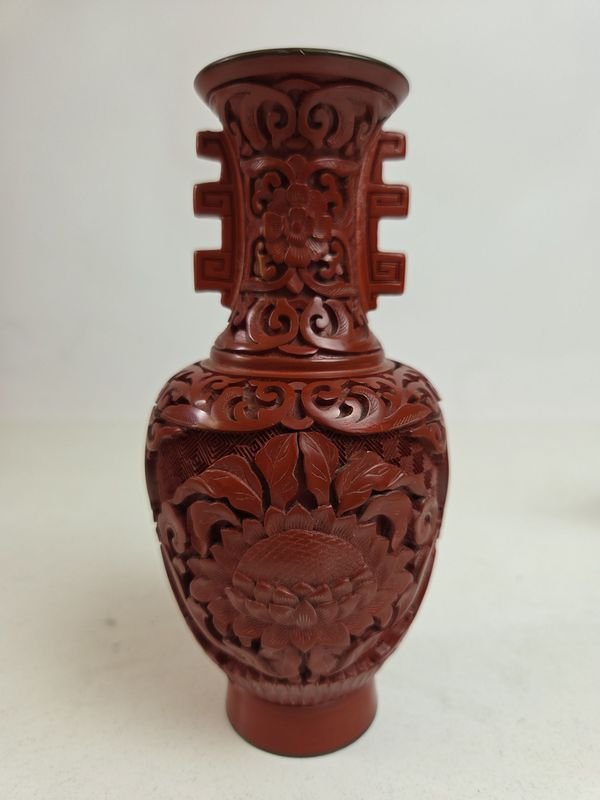 Lote siguiente: Jarrón chino de laca (laca de cinabrio) - Vaso cerámico decorativo