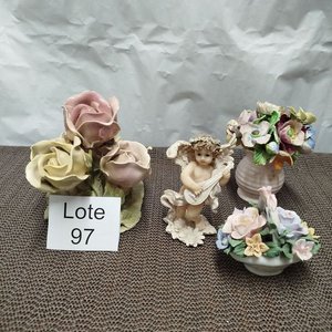 Lote siguiente: Set de 4 Figuras Decorativas Vintage: Rosas y Ángel Músico