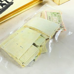 Lote de Colección: Abanico Oriental, Fichas, Sellos y Prendedores - imagen 3