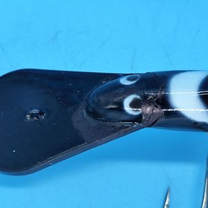 Señuelo de Pesca Artificial Rígido Minnow Deep Diver Negro con Franjas Blancas - imagen 4