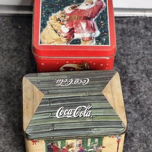 Dos Latas Metálicas Coca-Cola Navideñas Coleccionables - imagen 2