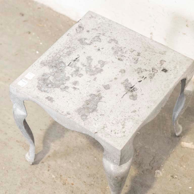 Banqueta de baño sin asiento, detalles en metal - imagen 2