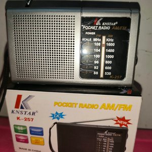Lote Radio Portátil AM/FM y Masajeador Facial Eléctrico a Pilas - imagen 4
