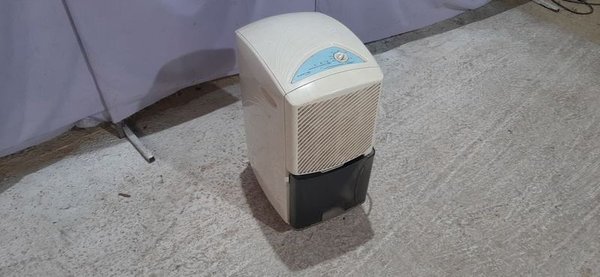 Deshumidificador Punktal Blanco con Tanque Recolector - imagen 1