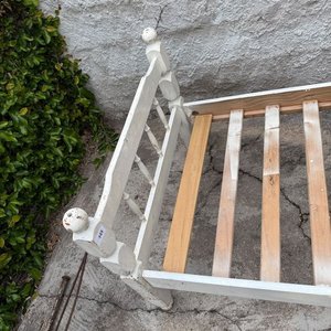 Cama de una plaza de madera con parrilla - imagen 2