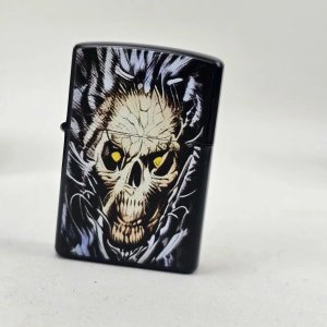 Encendedor Metálico con Diseño de Calavera - imagen 2