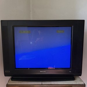 Televisor Philips de Tubo de 21 Pulgadas Estilo Retro con Control Remoto - imagen 2