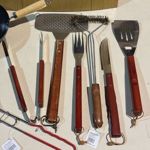 Wok de 28cm y Set de Utensilios para Parrilla con Poco Uso - imagen 2