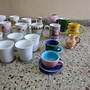 Lote Surtido: Tazas, Mate, Florero y Adorno Decorativo - imagen 4