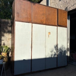 Ropero de madera con alzada y puertas batientes - imagen 4