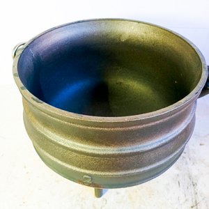 Olla de Hierro Fundido con Tapa y 3 Patas - 5 Litros - imagen 5