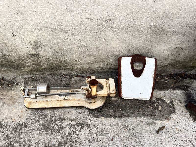 Lote siguiente: Balanzas de hierro fundido y chapa para decoración vintage
