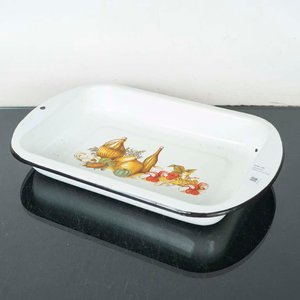 Lote siguiente: Fuente Rectangular Esmaltada Decorada con Verduras y Botellas