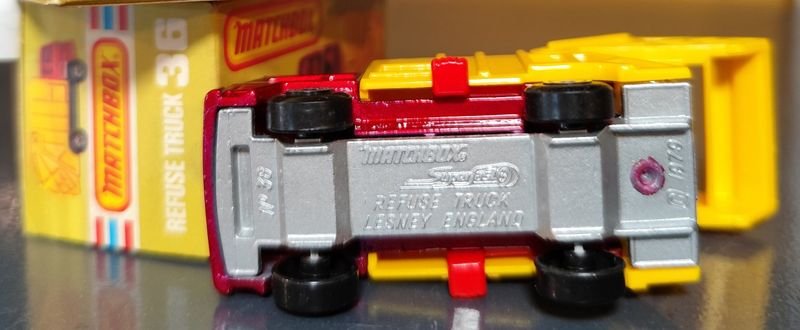 Camión de basura Matchbox número 36 en caja original - imagen 2