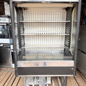 Lote siguiente: Mural Refrigerado de Lácteos 118x80x190cm (Equipo Incluido, No Funciona)
