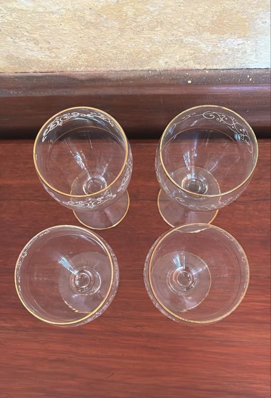Copas con borde dorado y adornos centro de mesa - imagen 3