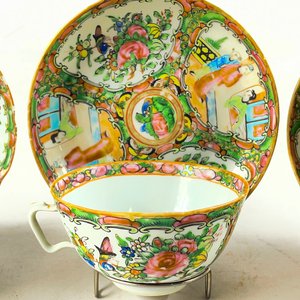 Juego de 3 Tazas de Porcelana Cantón con Platillo y Soporte - imagen 2