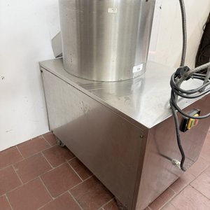 Peladora Industrial de Papas en Acero Inoxidable con Ruedas - imagen 2