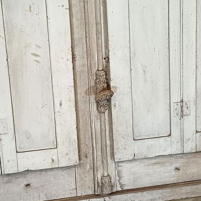 Ventana antigua arqueada de cedro con postigos y puertas batientes - imagen 6