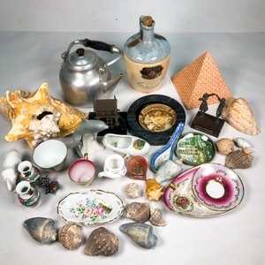 Lote Variado: Porrón de Gres, Pava de Aluminio, Adornos y Figuras - imagen 2