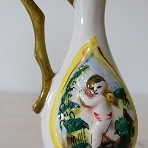 Jarrita de Porcelana Capodimonte con Querubines y Asa Dorada - imagen 2