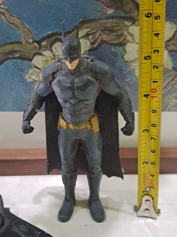 Figura de Batman y Batimovil en goma y metal - imagen 3